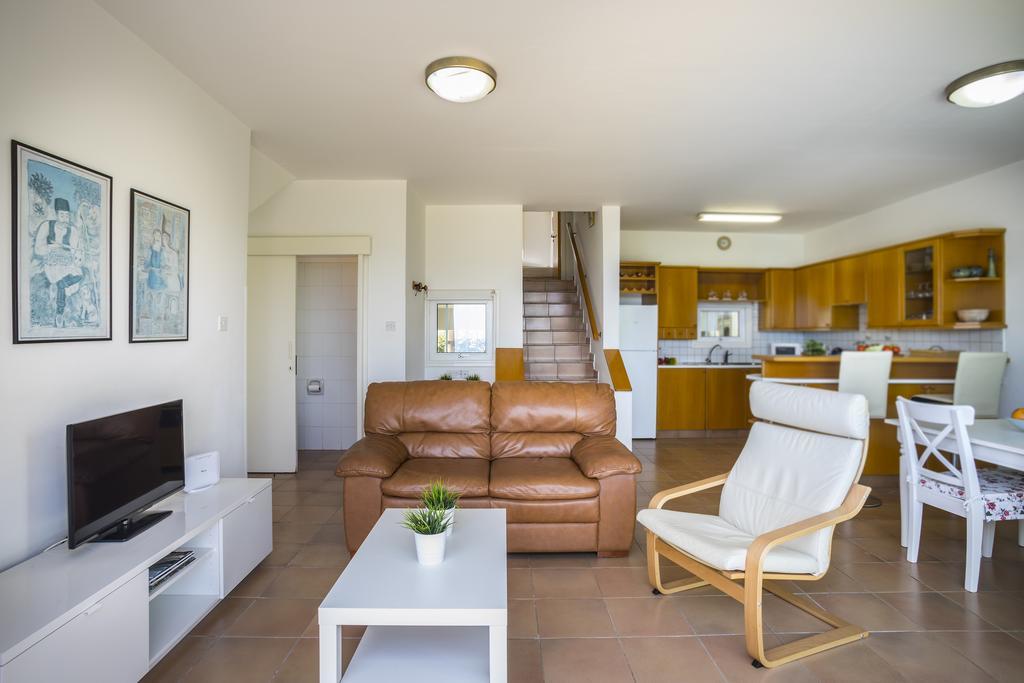 Protaras Beachfront Sirina Lina Suite Paralimni Buitenkant foto