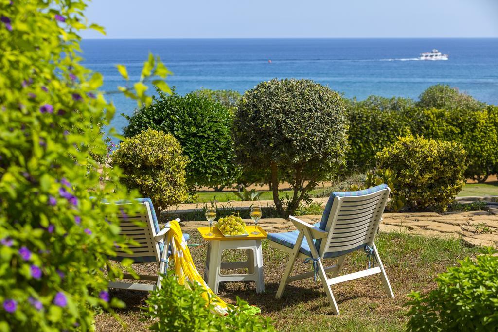 Protaras Beachfront Sirina Lina Suite Paralimni Buitenkant foto
